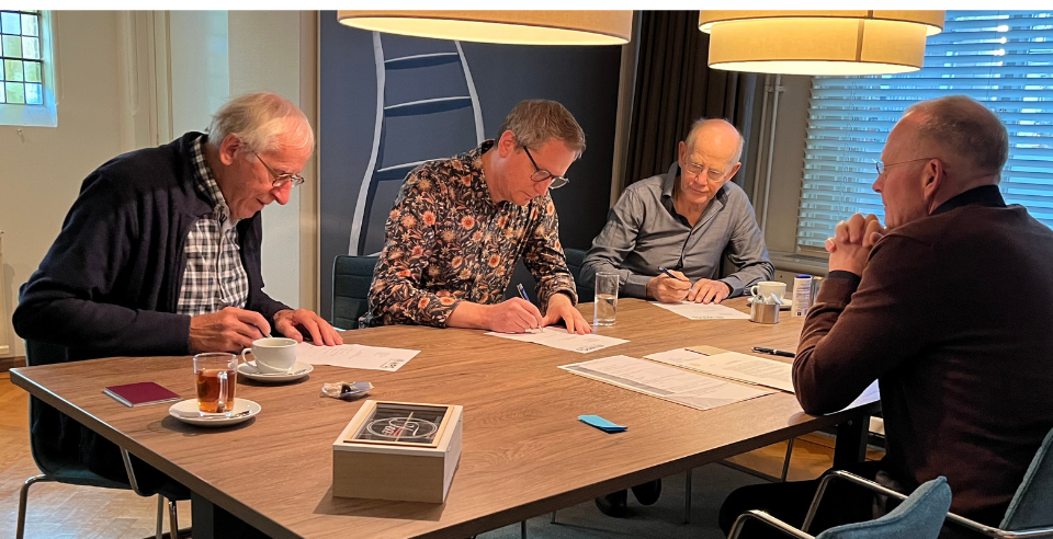 Ondertekenen akte van oprichting Stichting Voedselbos Hauwert