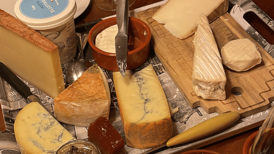 A full platter of cheeses: Comté, Cancoillote, fourme de Montbrison, Saint Nectaire, Saint Félicien, Morbier, Tomme de Brebis, Brie aux Truffes, Crottin de Chavignol.
