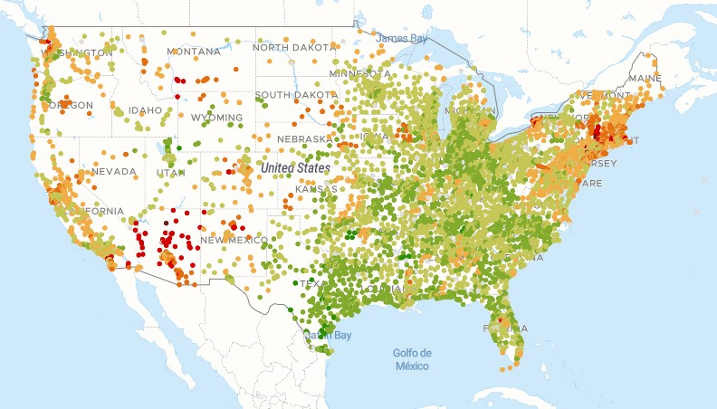 A map of the US, showing green and green-yellow dots clustered tightly in the midwest, yelllow and red dots clustered in the upper east, and yellow and red dots clustered along the west coast