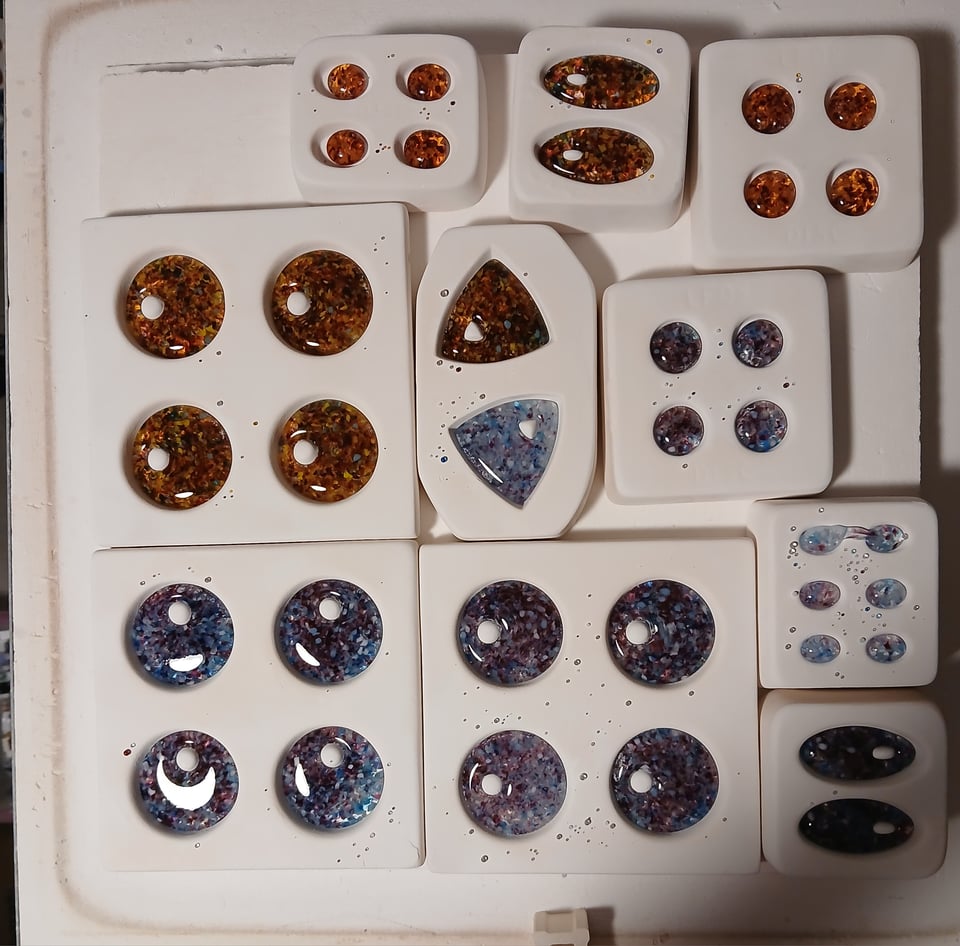 the pan ones just look autumnal with weird blue. the trans ones are a little bit purple maybe. the orange extras look good