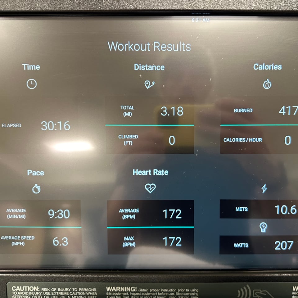 photo of a treadmill's screen at the end of a running workout