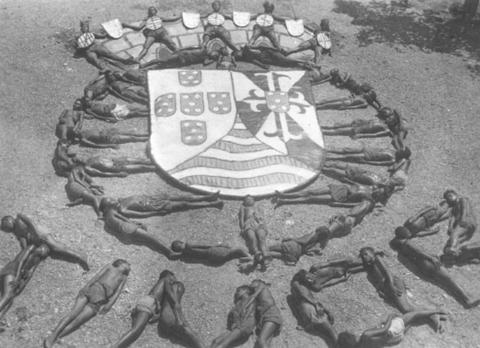 Coat of arms of colonial Timor. Fontoura album, 1936-1940. Arquivo de História Social, PT-AHS-ICS-AF-6-16969.