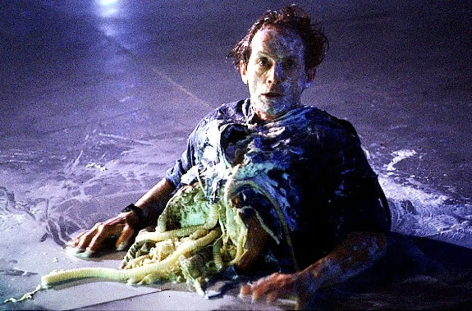 Bishop has been ripped in half by the alien, and is covered in robotic blood and entrails