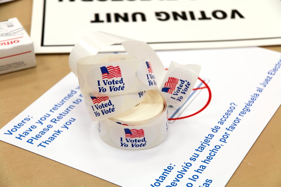 “I voted” stickers in English and Spanish, Virginia, USA, November 2014.