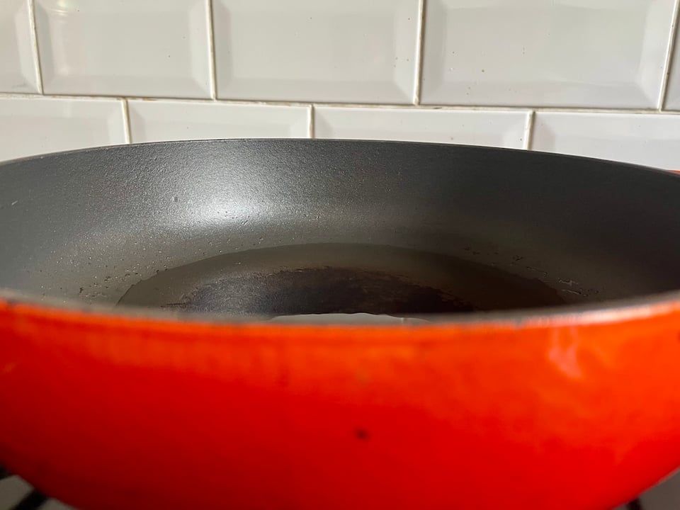 A pan with oil in it.
