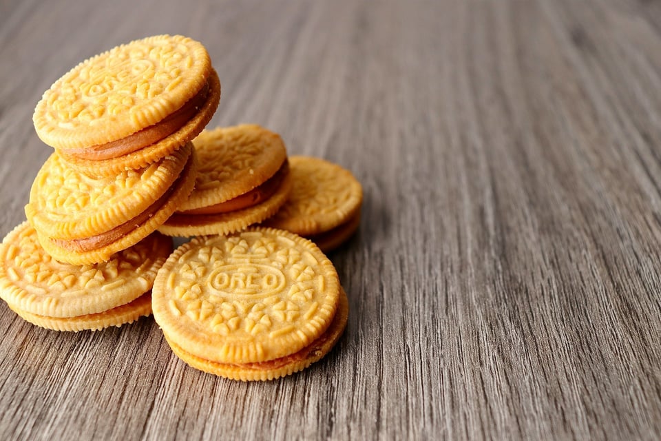 Several pumpkin spice Oreo cookies loosely stacked together. Photo by Kelly Common on Unsplash