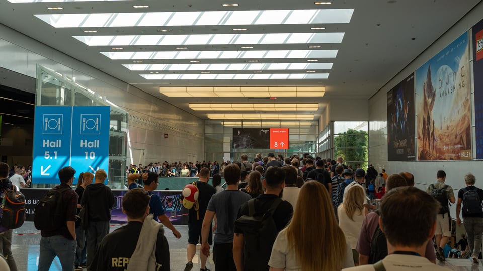 Masses of people at Gamescom