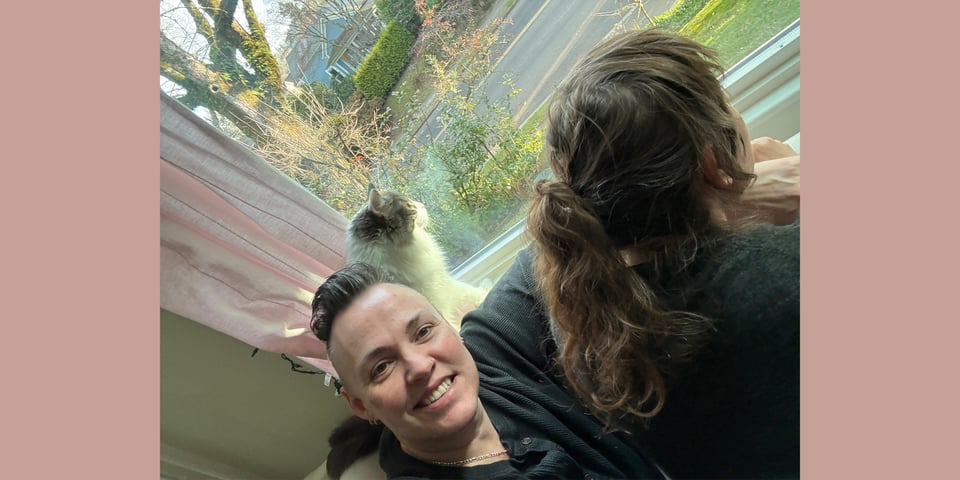 Leoh, Violet a white cat, and Psyche