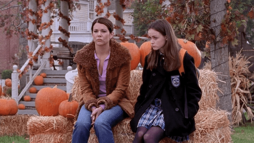 Lorelai and Rory Gilmore looking positively autumnal