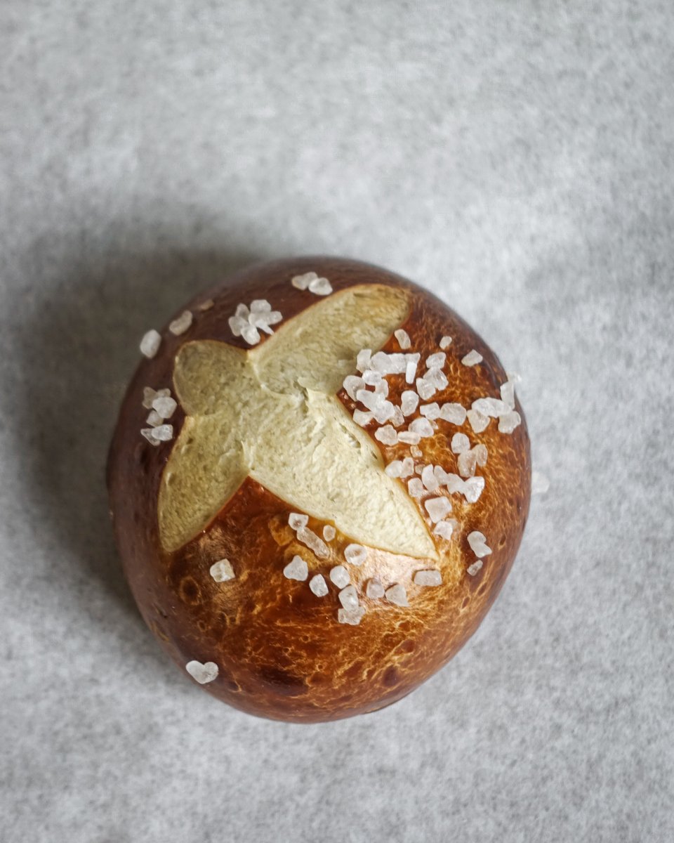 Bild von einem Laugenbrötchen