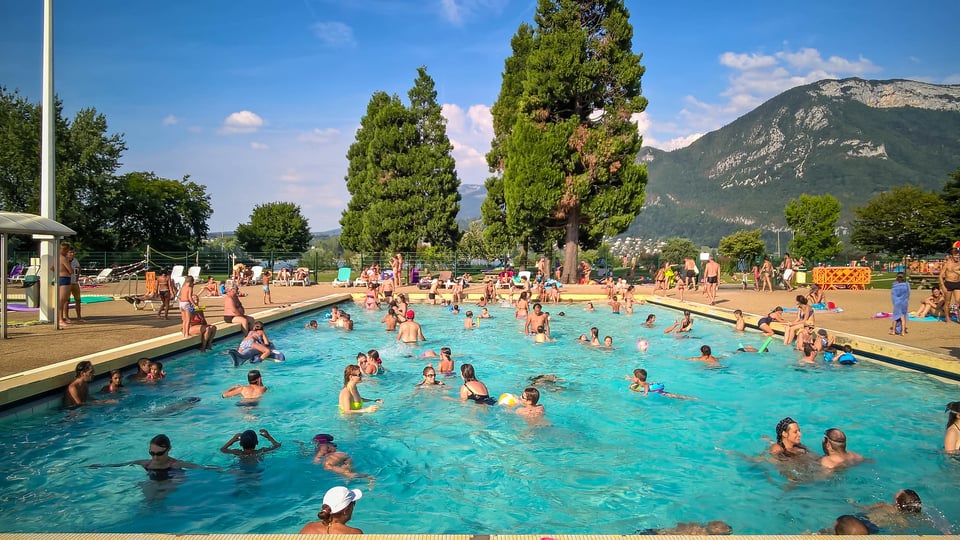 A public pool in Annecy, France