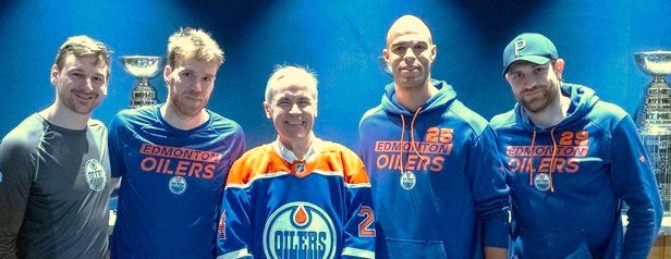 We’re not attempting to make a political statement here but it's pretty cool when the prime minister of Canada is an Oilers' fan.