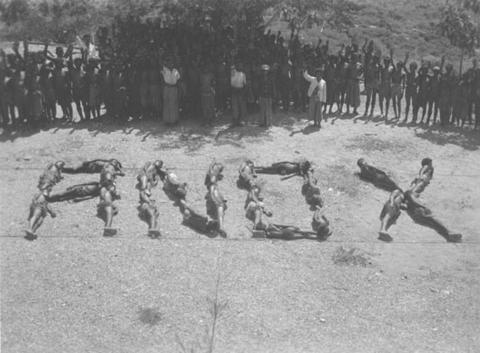 “Ano X”. Fontoura album, 1936-1940. Arquivo de História Social, PT-AHS-ICS-AF-6-16971.