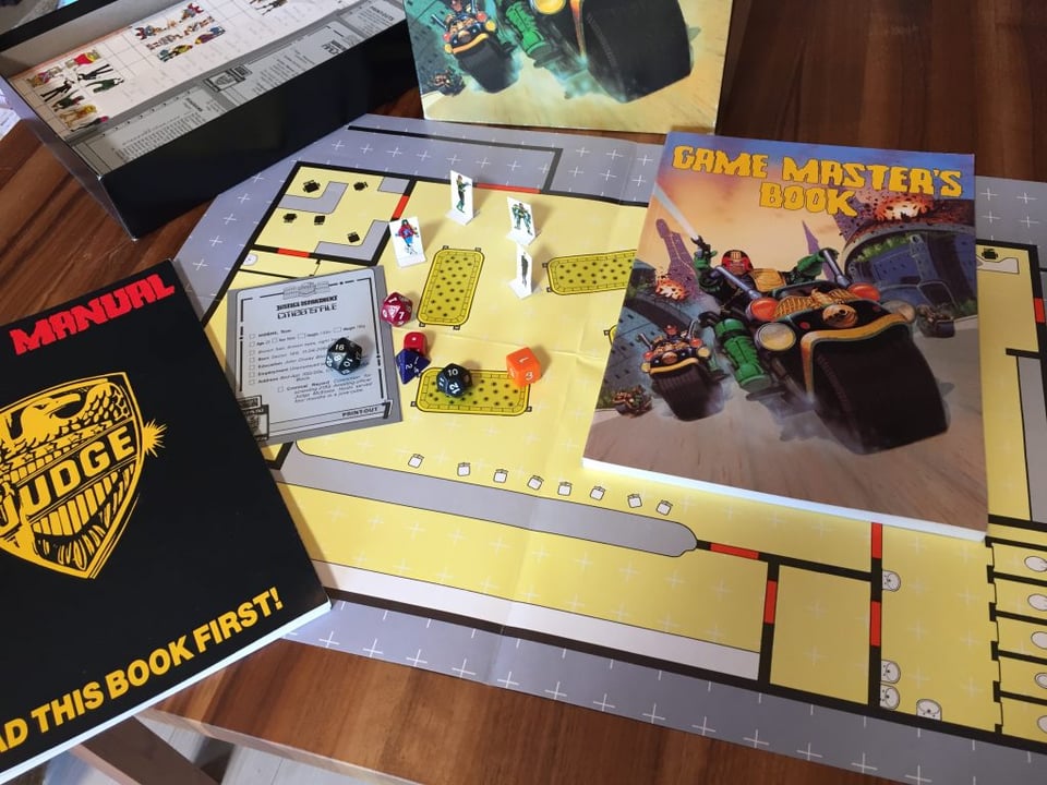 A map of Mega City One, with standees, dice and books for the game master and players