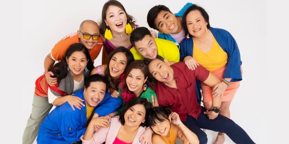 A bunch of wonderful improvisers pose for the camera.