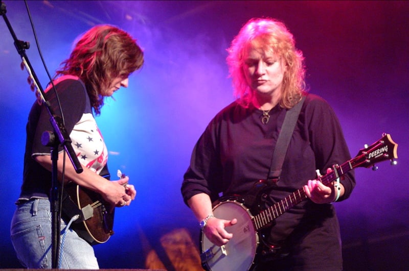 Indigo_Girls,_Cambridge_Festivals_2001-2014_(65061504).jpg