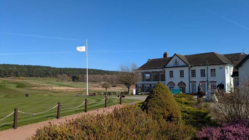 Hollinwell clubhouse from the 1st tee