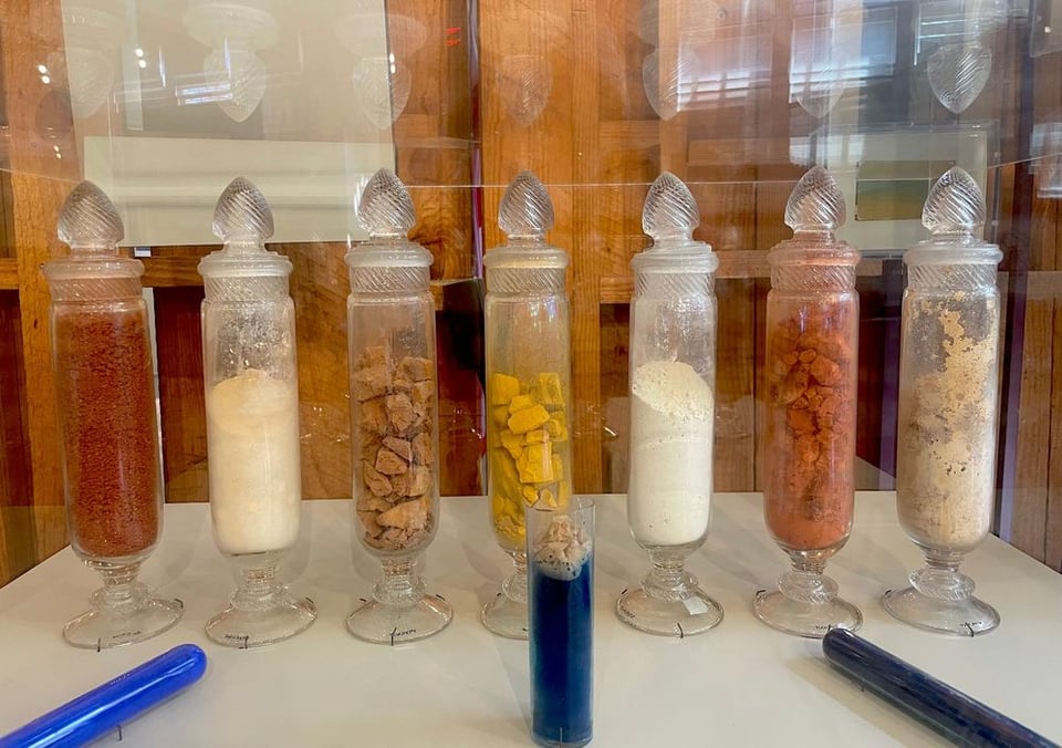 Pigments on view in the Tuskegee collection (photo Teju Adisa-Farrar/Hyperallergic). Click image to view source.
