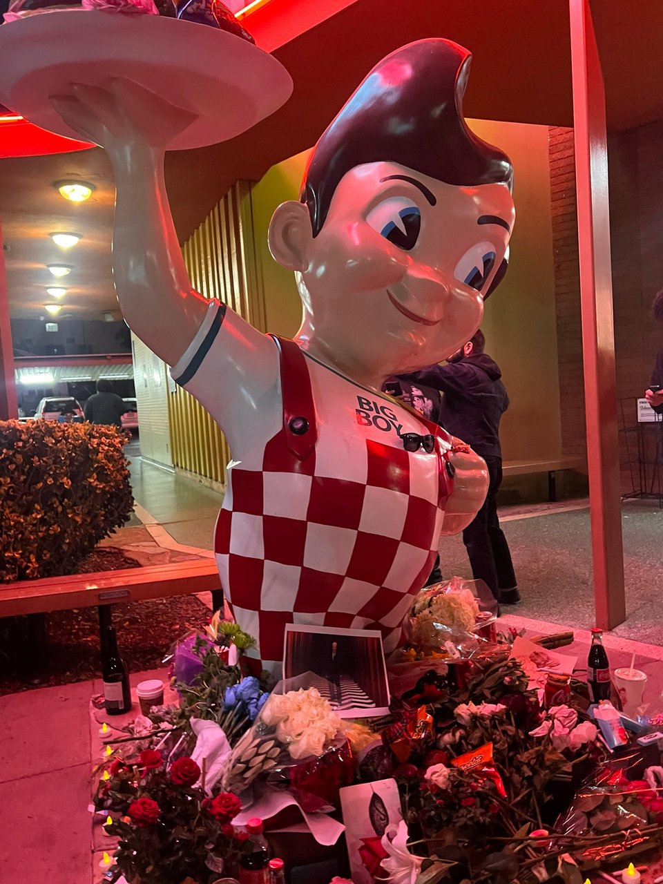 Bobs big boy statue surrounded by flowers. Memorial for David lynch