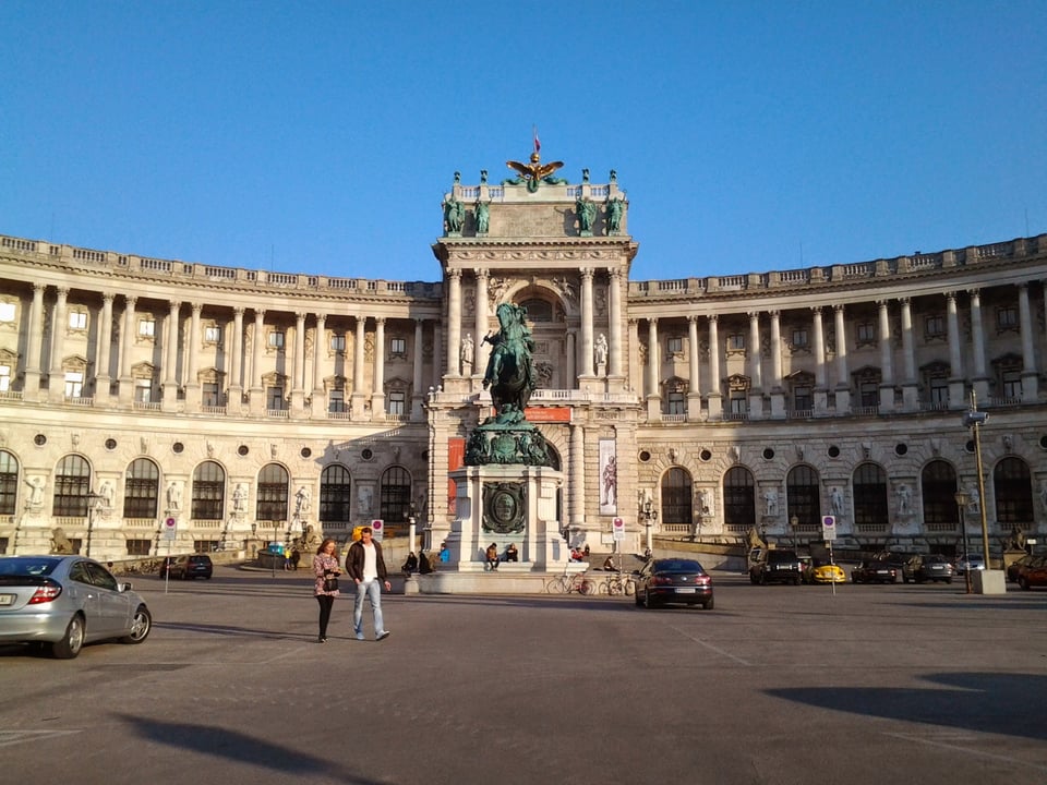 Frontal view of the Hofburg in Vienna, photo on a sunny day.
