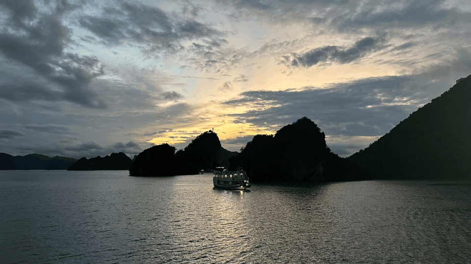 Sunset of the bay at Ha Long Bay in Vietnam