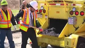 Mayor Mamdani fills the 100,000 pothole.