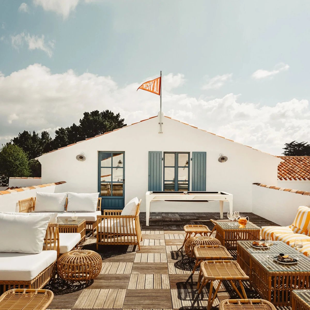 The bar named for the birth year of Alexandre Dumas