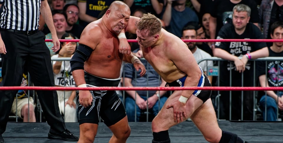 Luke Jacobs elbows Tomohiro Ishii in his (lack of) neck.