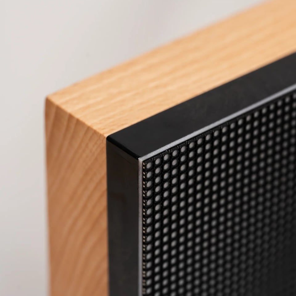 Photo of corner of the Tuneshine, showing bezel-less design