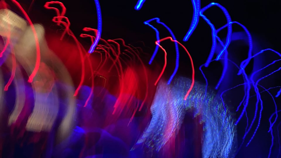 An out-of-focus live concert photo with squiggly blues and reds. Photo: Lars Gotrich
