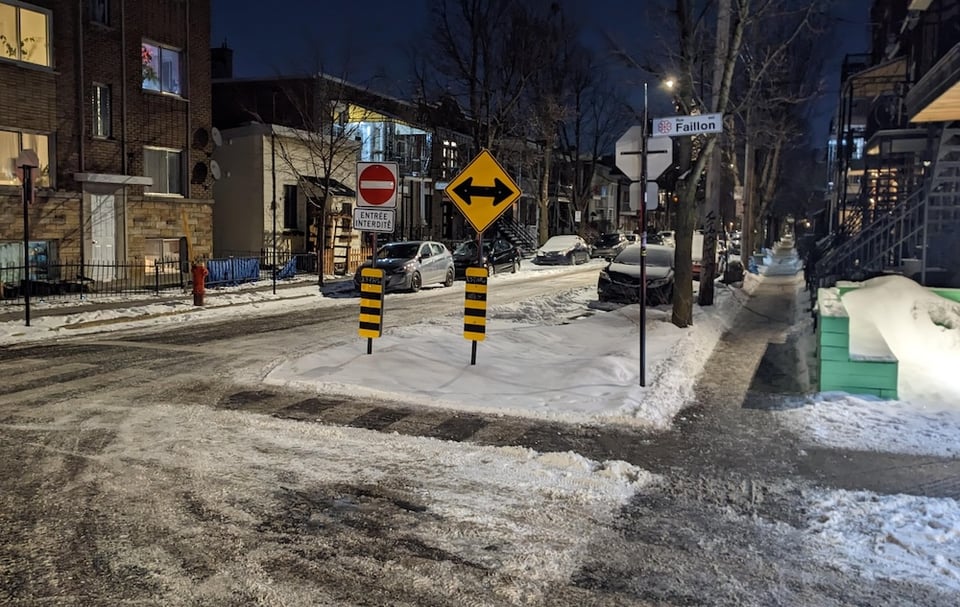 Snowfall on the ground at the intersection of Faillon and Berri, with plowed sidewalk paths and sneckdowns