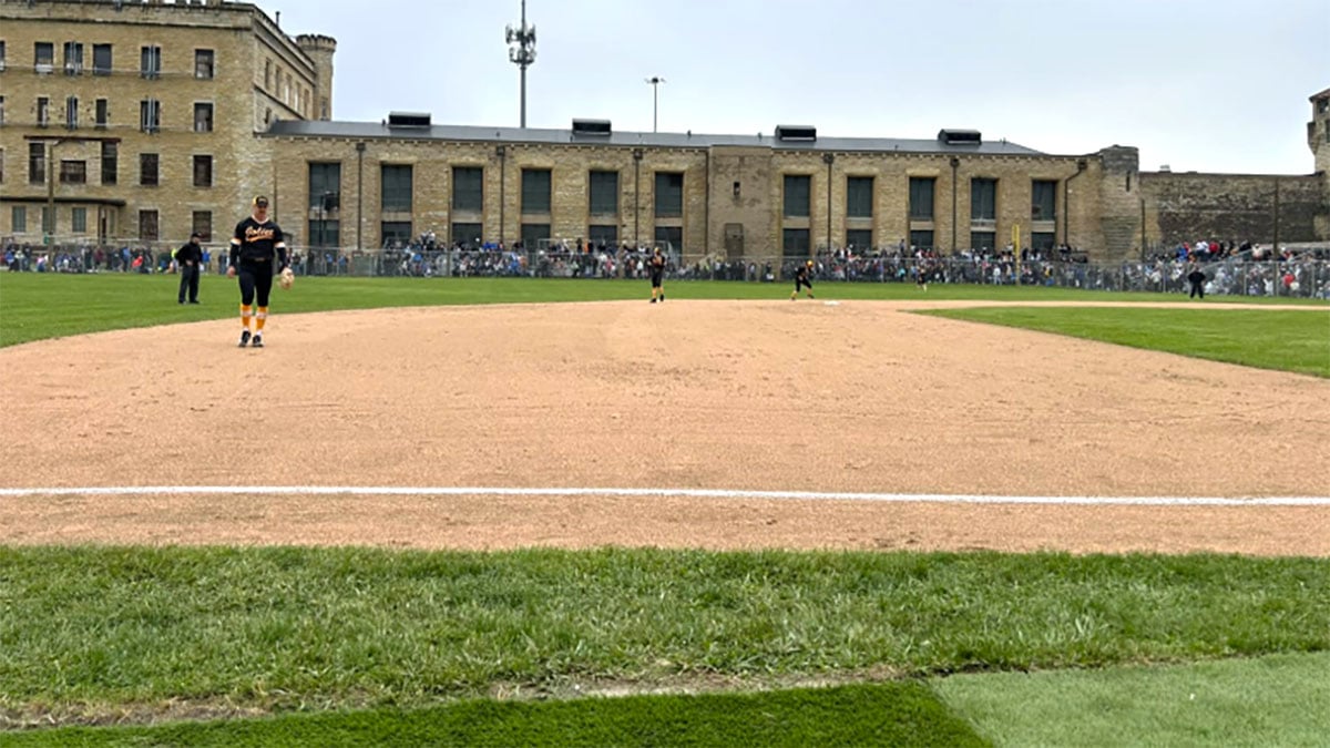Read-Handed: Baseball in jail and a cold case in Jersey