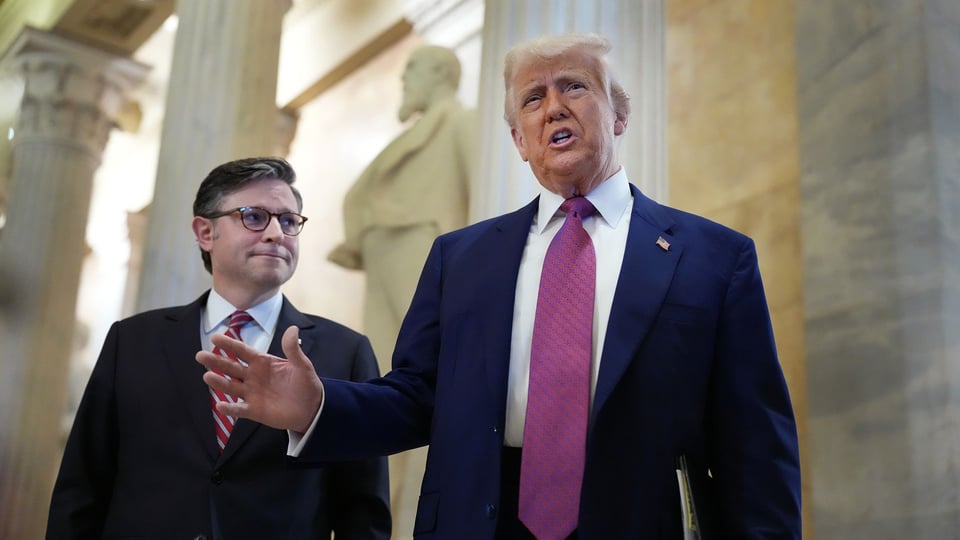 Trump and his lackey Mike Johnston face a revolt.