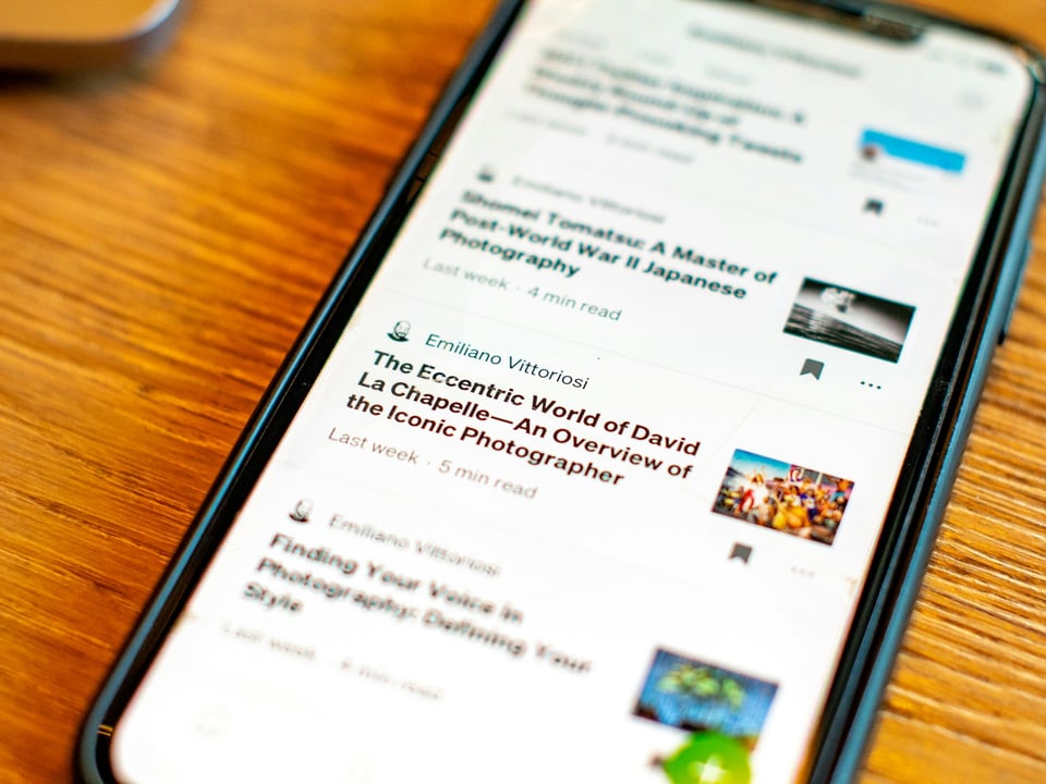 A phone open to a news site.  Photo by Emiliano Vittoriosi on Unsplash