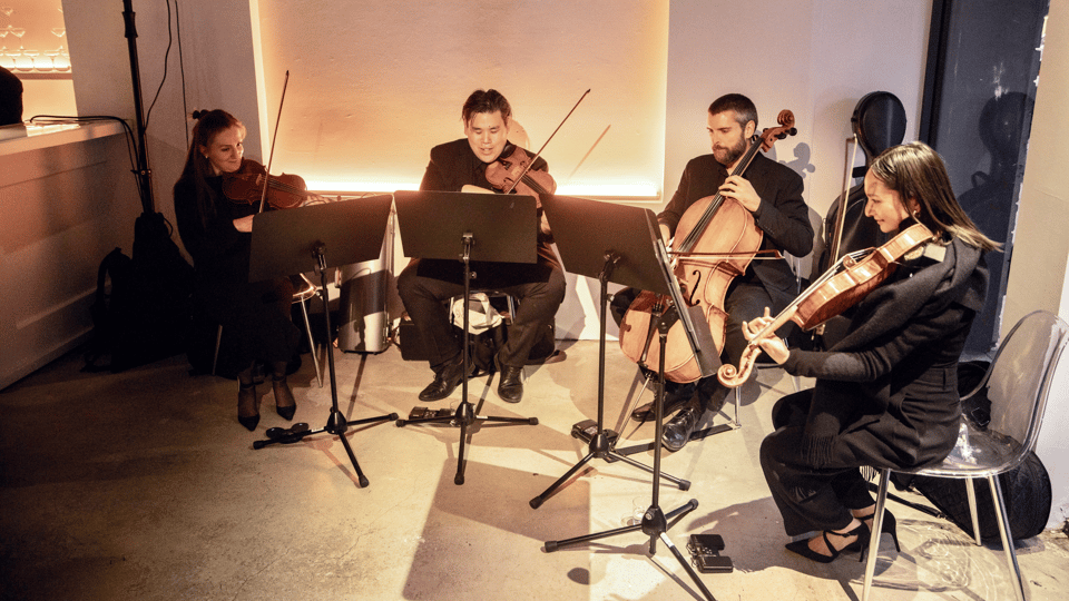 Quartet plays live classical music