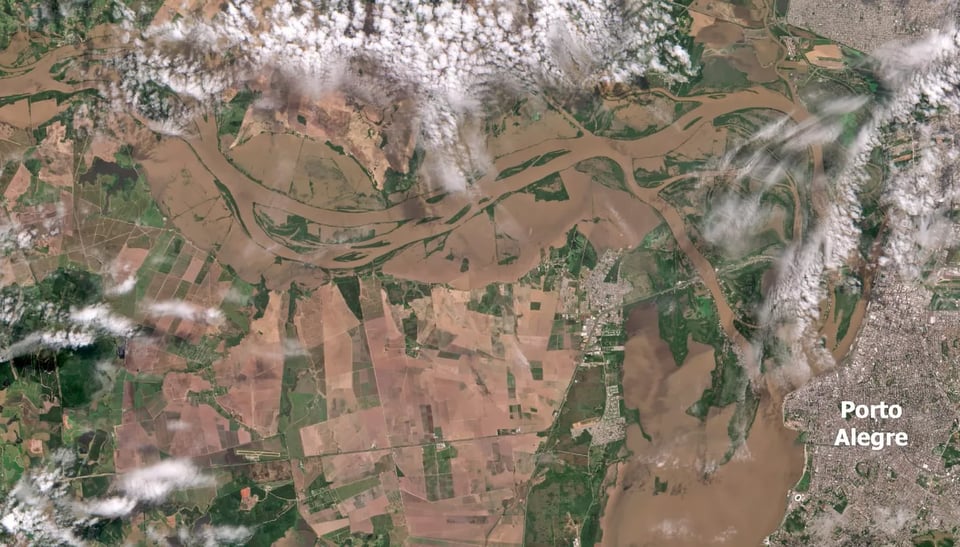 Imagem processada pela Adam Plataform a pedido da MetSul Meteorologia mostra o Delta do Jacuí tomado de água junto a Porto Alegre com muitas áreas de terra cobertas de água a Oeste e da capital gaúcha. Vários pontos das ilhas da capital podem ser vistos alagados pela cheia do Guaíba.