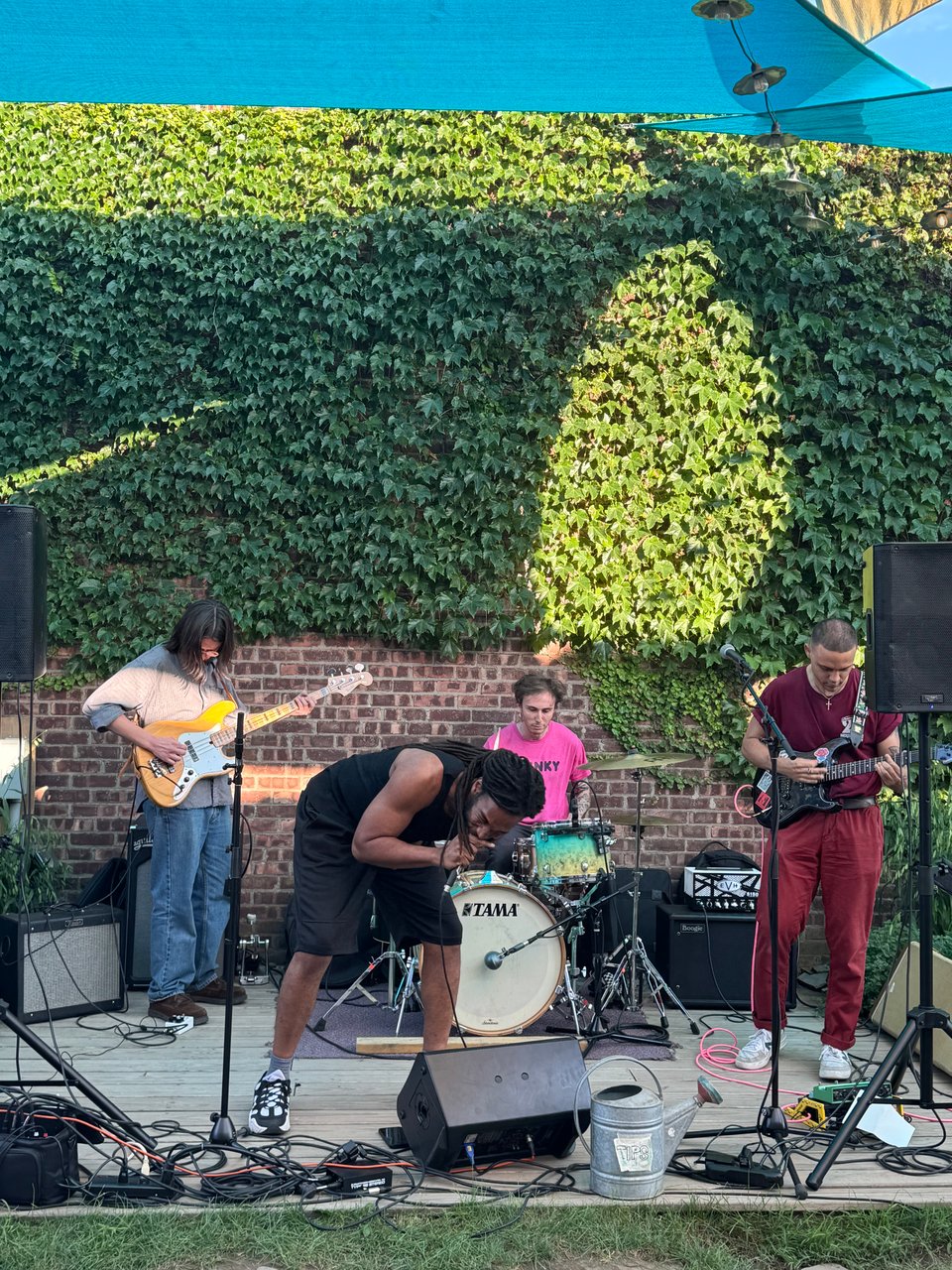 Horsie performs. From left to right: Wylie on Bass, Idris on vox, Marco on drums, Will on guitar.