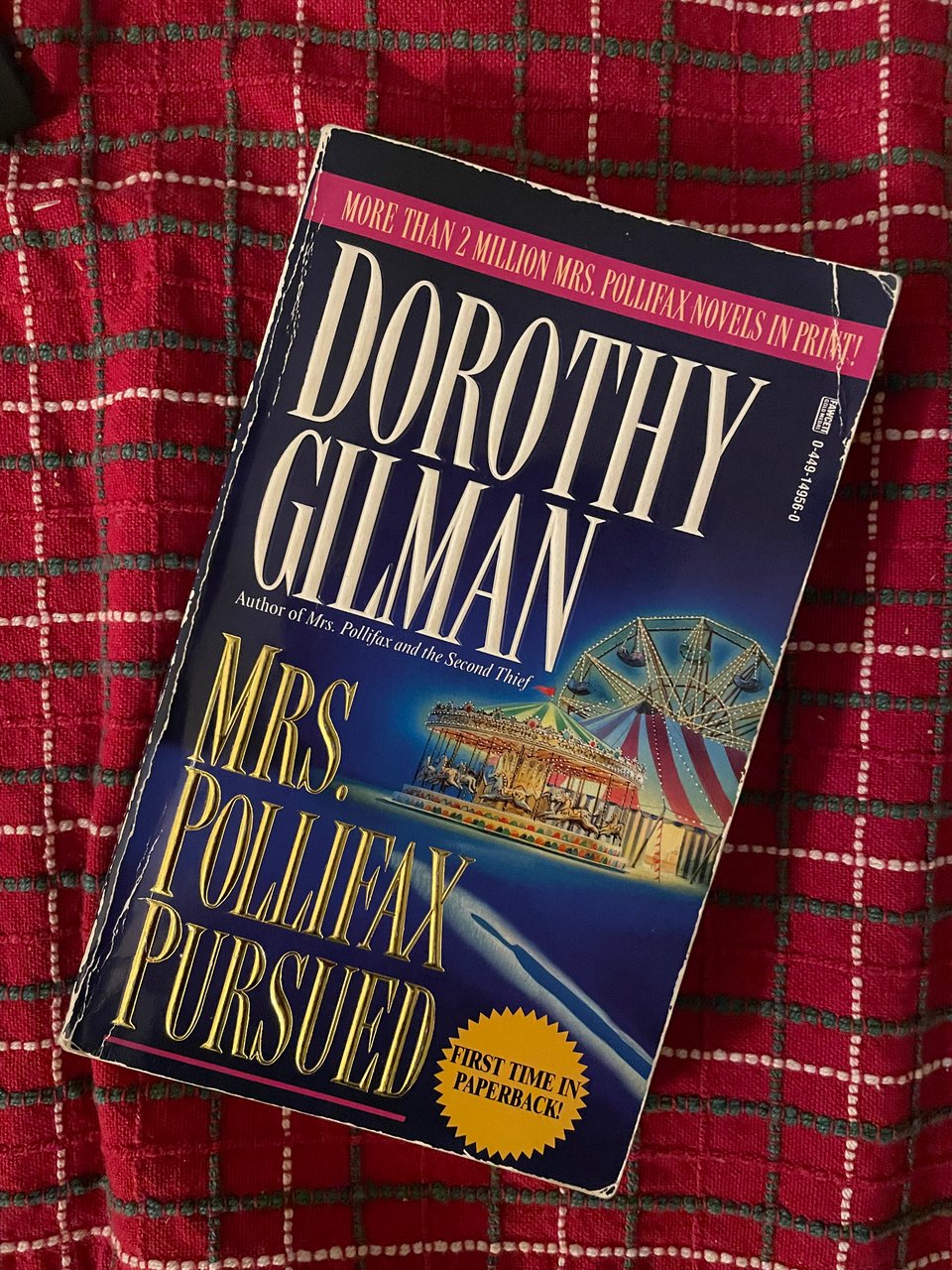 A picture of a book called Mrs Pollifax Pursued