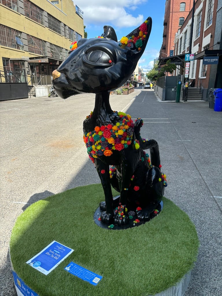 yet another cat statue