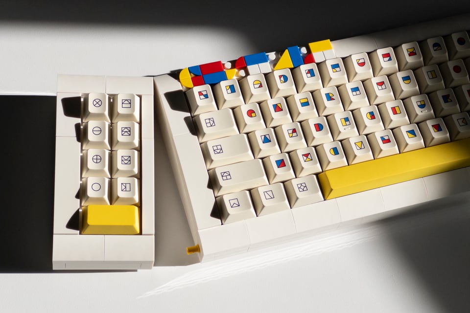 The KBDcraft Lilith keyboard with AL Gestalt keycaps and genuine LEGO® parts.