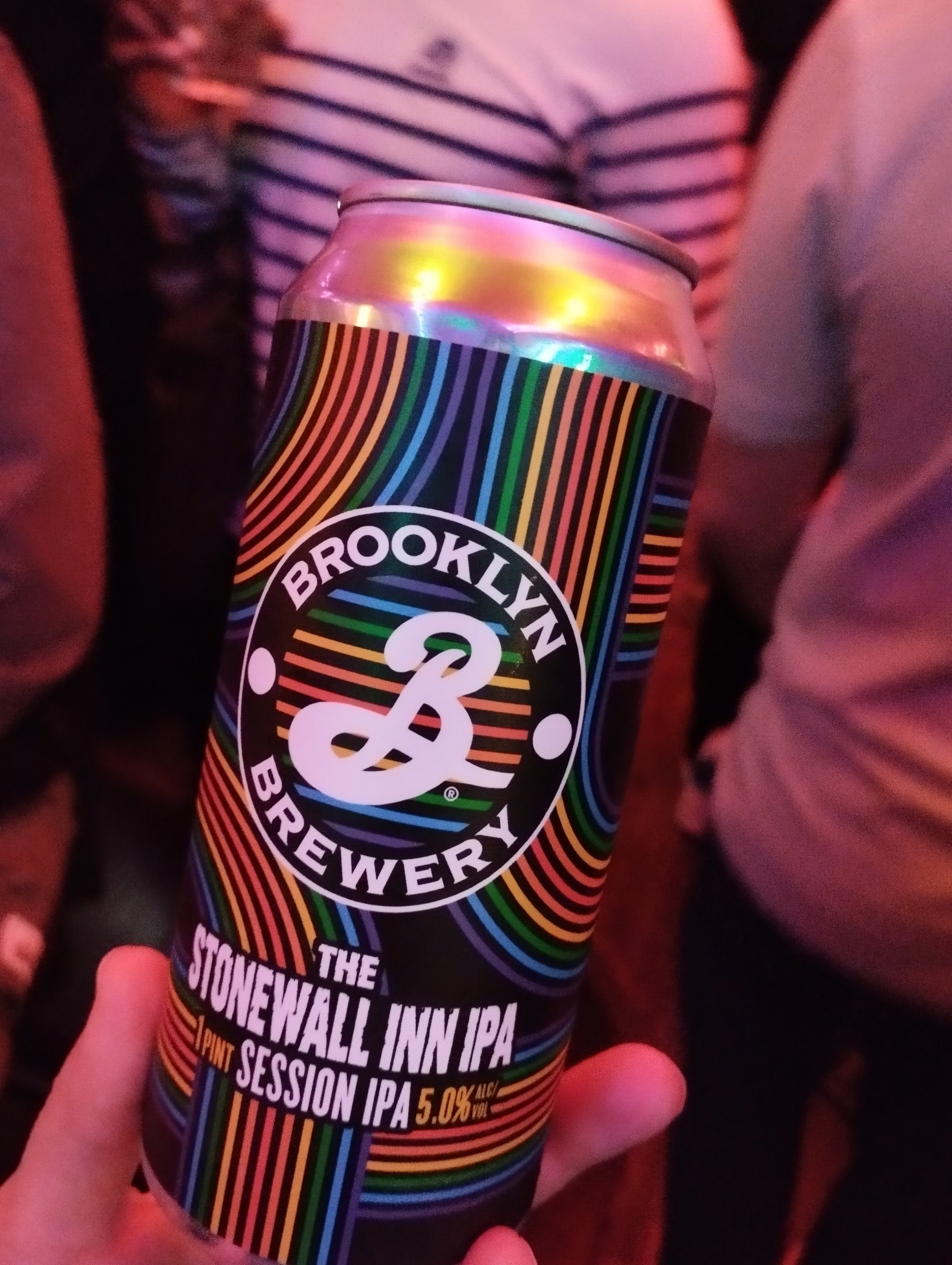 Lata da cerveja Brooklyn Brewery em edição comemorativa da Rebelião de Stonewall.