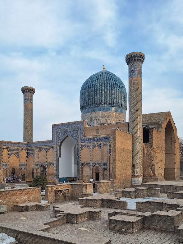 Picture of a mausoleum with a blue dome