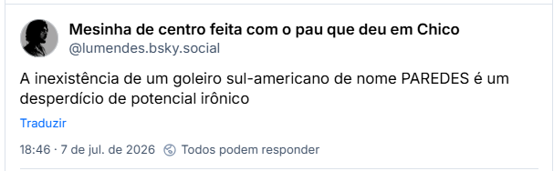 Post de Mesinha de centro feita com o pau que deu em Chico (‪@lumendes.bsky.social‬): A inexistência de um goleiro sul-americano de nome PAREDES é um desperdício de potencial irônico
