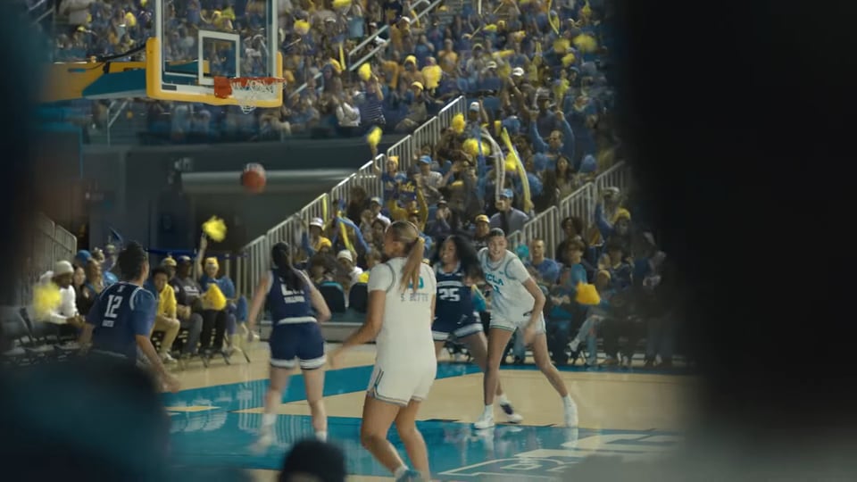 Sienna Betts scores a midrange jumper against the "Northwestern Wildcats"