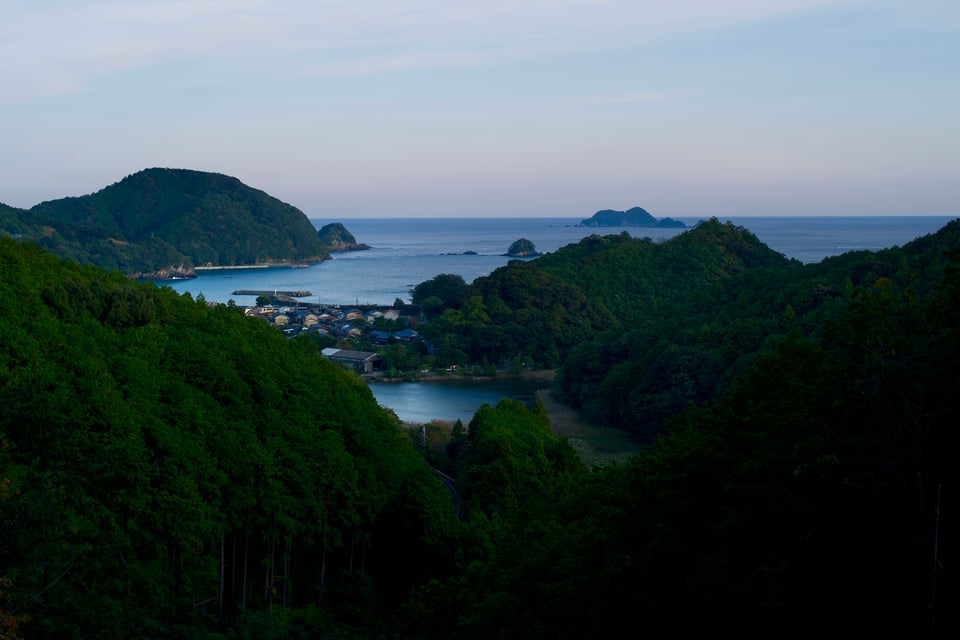 Our Autumn Walk on the Iseji — A Gentle Early Bird Reminder