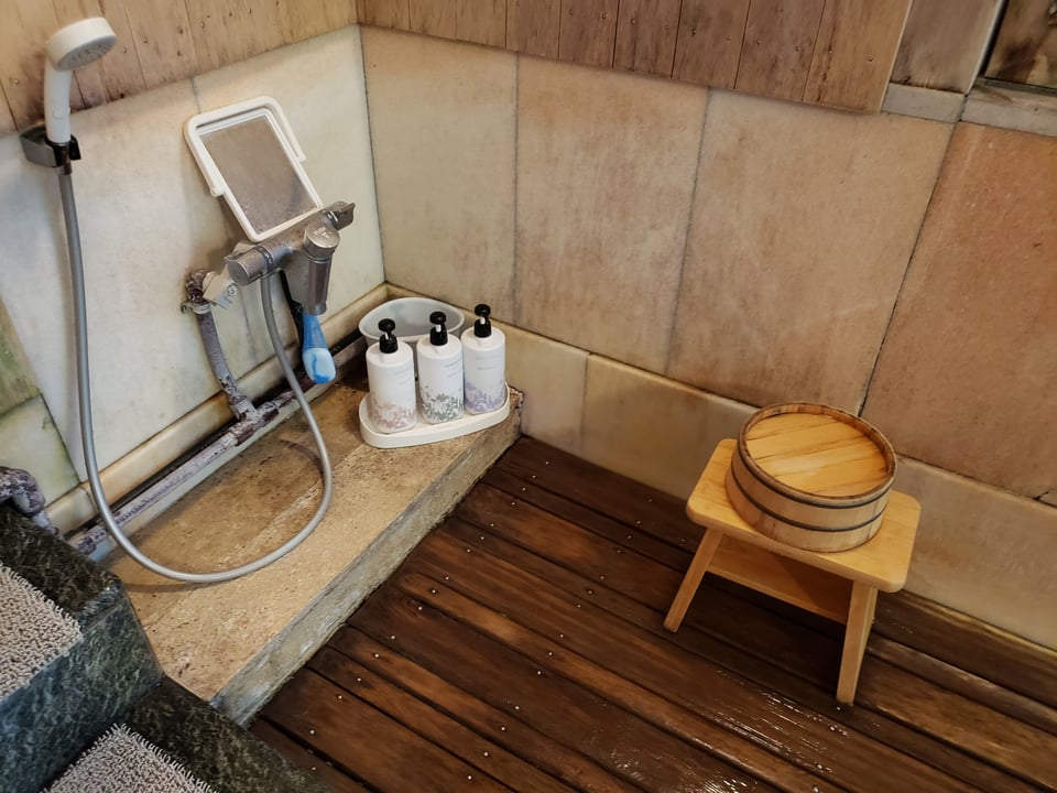 The pre-washing station.