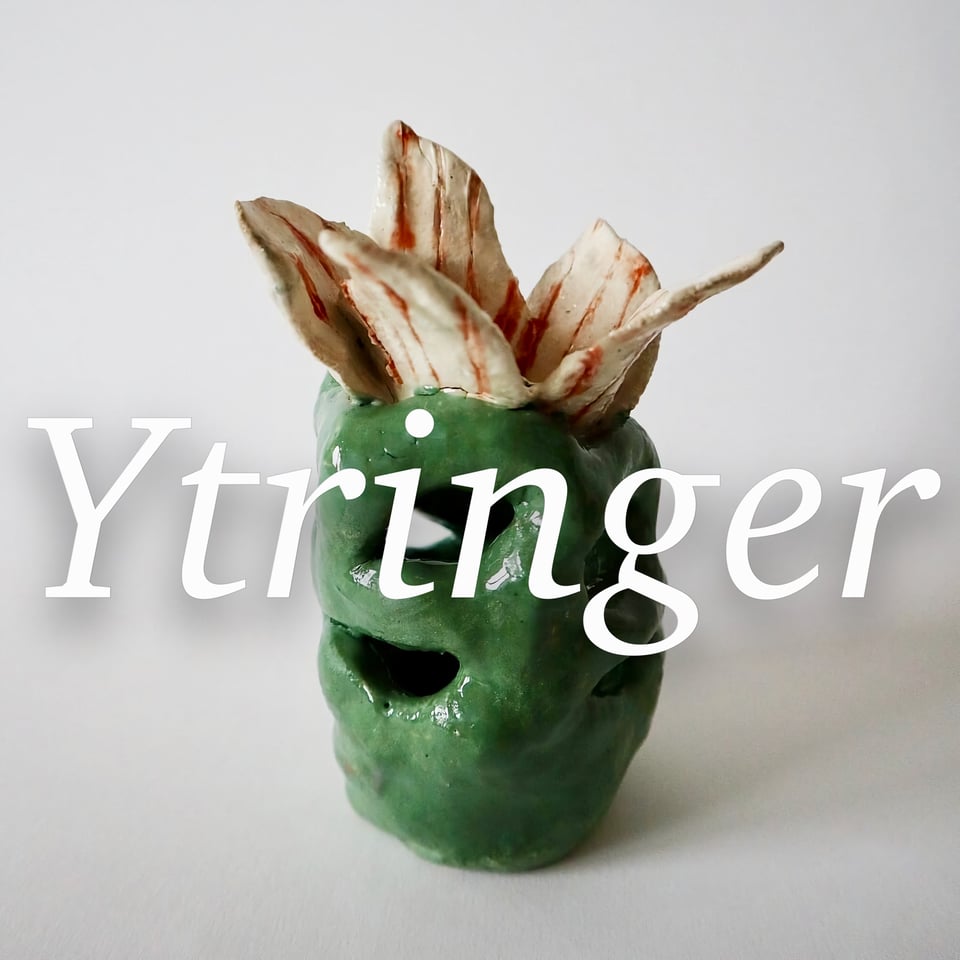 Ytringer podcast artwork – 'Lille skulptur med blade' af Isabella Sajin-Henningsen