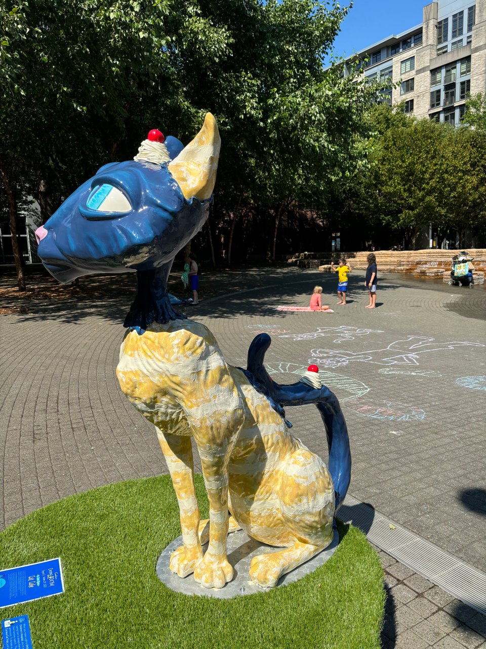 Cat statue in Jamison Square