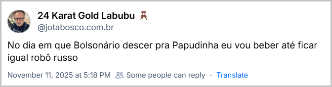 Post de 24 Karat Gold Labubu 🪑 (@jotabosco.com.br) com o texto: No dia em que Bolsonário descer pra Papudinha eu vou beber até ficar igual robô russo