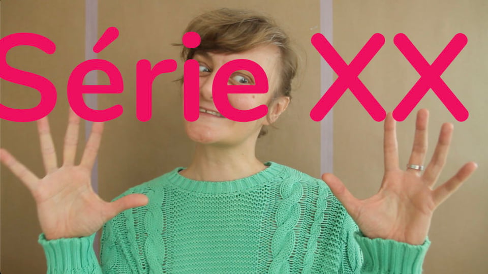 photo d'une personne avec le texte "Série XX" superposé sur son visage